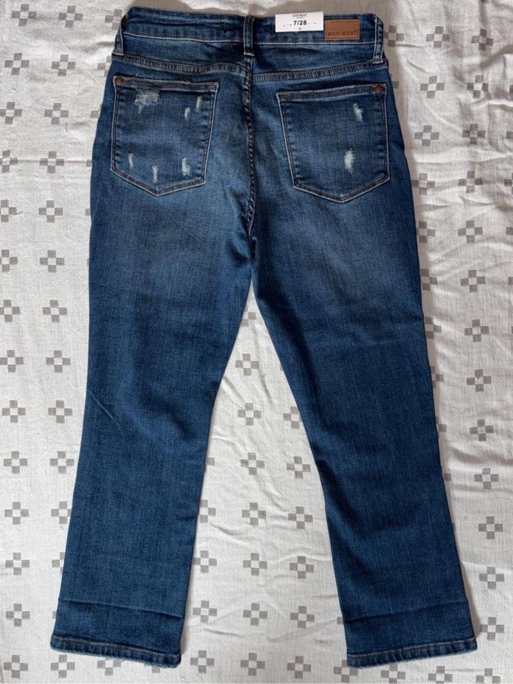 Judy Blue Distressed capri Jeans 7/28 - Picture 3 of 5